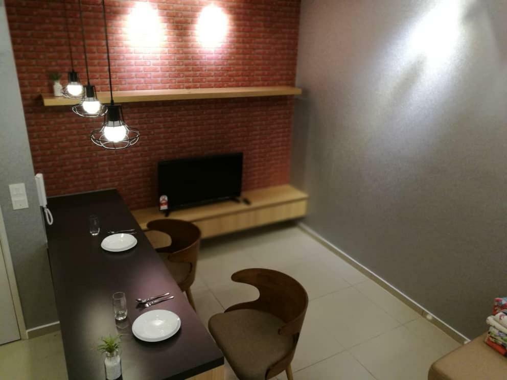 Vince'S Icity Soho Homestay Water Park Red Carpet Shah Alam Light City Central Buitenkant foto